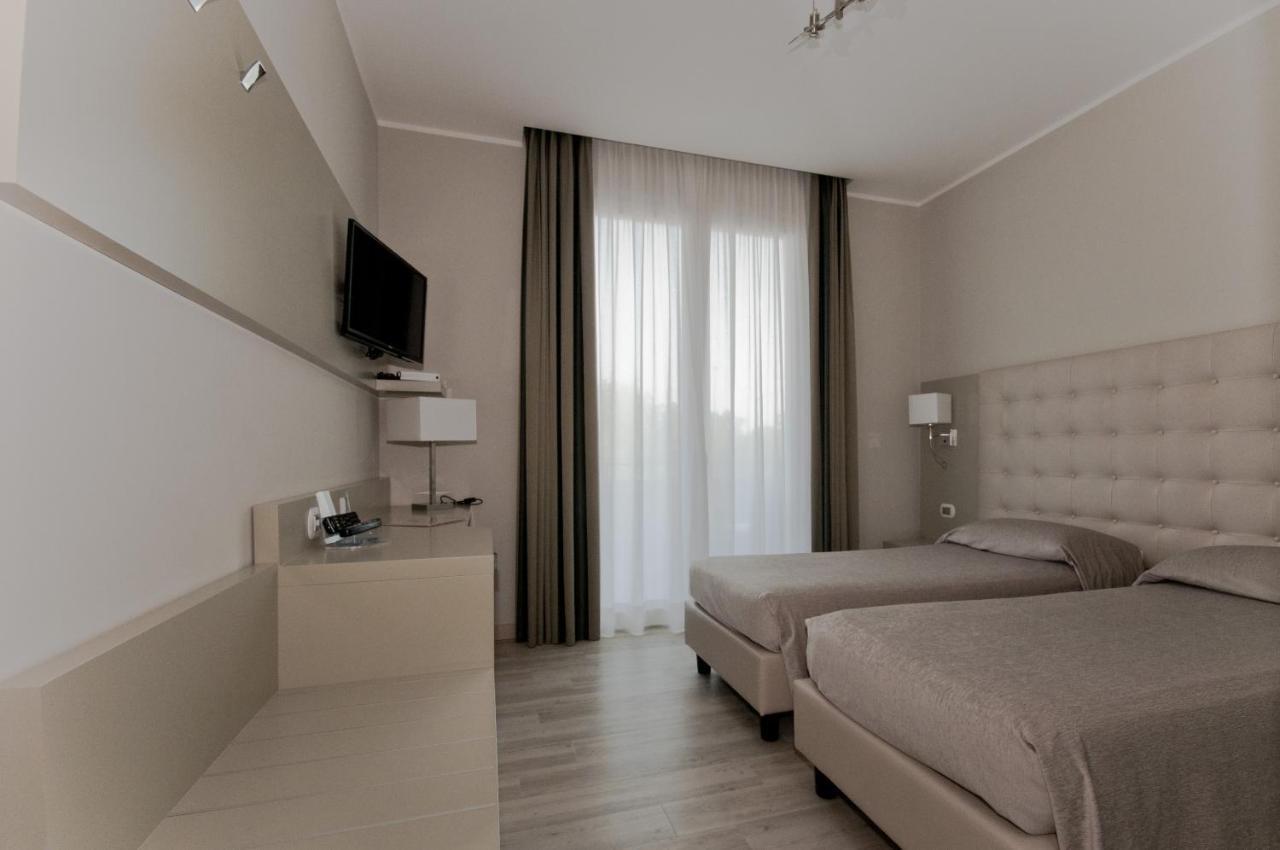 Hotel San Francesco Borgomanero Zimmer foto